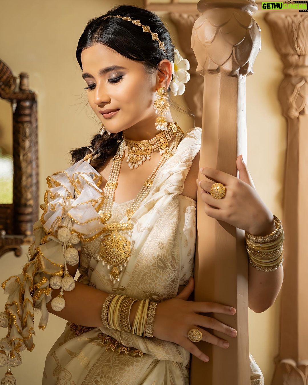 Celesti Bairagey Instagram - NAVRATRI DAY 2 featuring @celesti.bairagey as the Modern Indian Goddess where she represents the color white🤍 . The color white represents Goddess Brahmacharini and signifies peace and serenity. . Shoot Concept & Designed By:- @nehaadhvikmahajan @bridalsbynam . 💄MUA , Hair & Styling :- @nehaadhvikmahajan . 🥻Saree :- @neerusindia . 💍Jewelery :- @sonisapphire . 🎥:- @deepak_das_photography @kakali_das_photography . 📍Location:- @setsinthecity.in #celestibairagey #makeup #ootd #nehaadhvikmahajan #makeupbyme💄 #nammakeovers #bride #to #be #bridal #look #bridalmakeupartist #destinationweddingmakeupartist #weddingmakeup #hair #hairstyling #nammakeovers #bollywood #television #makeupartist #mumbai #traveller #all #over #the #globe
