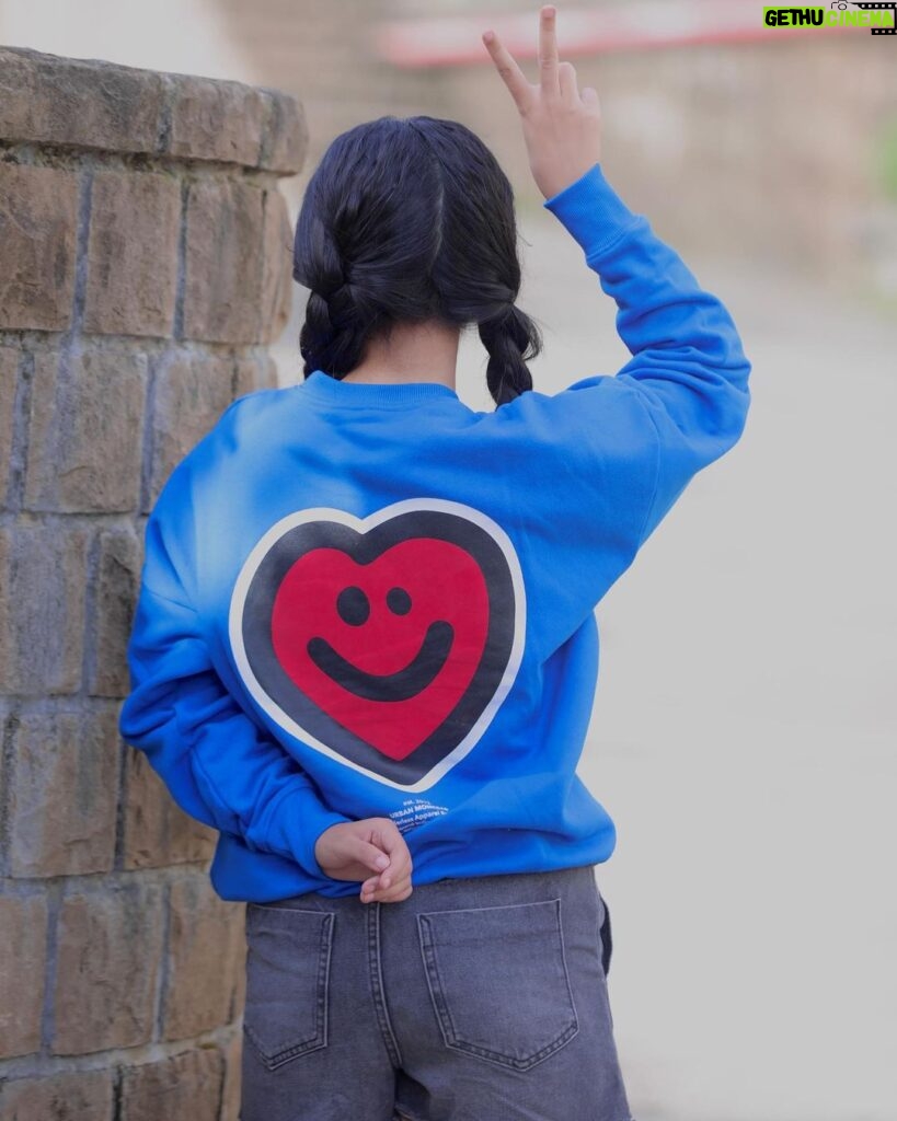 Celesti Bairagey Instagram - Give love back🫶 Sweatshirt by @urbanmonkeyindia Captured by @udfilmsandphoto