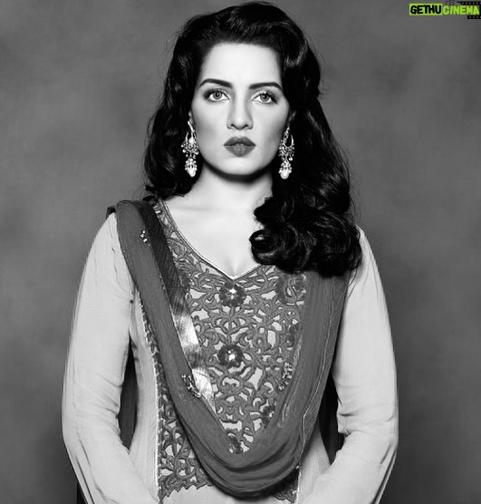 Celina Jaitly Instagram - Of whom does this image remind you ? I have always believed black and white films change a movie thematically, providing atmosphere, tone, and visually providing stark contrasts and a dreamlike view of the world…. just like this photograph, I see a Celina in this image who belongs in a story from an era gone by, a story which is yet to be told. I hope to do a film which brings out the true depths within me as a performer just like SEASONS GREETINGS- A TRIBUTE TO RITUPARNO GHOSH two years ago. A period film is on my list of desires, I am ready for it now I have all the shades that are needed for a film like that, life taught me those depths of black, white and greys !! 🩶🖤🤍 #celinajaitly #celinajaitley #indianactress #bollywood #blacknwhitephotography #missindia #missuniverso