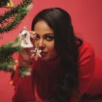 Chandini Tamilarasan Instagram – “Wishing you a magical Christmas that sparkles as bright as your Instagram feed! “ 🌟
📸 @irst_photography ✨
Mua @rajavelul ✨
Hairstylist @prem_hairstyle ✨
Assisted by @ramanna386 ✨

#chandinitamilarasan #chandini #actresschandini #photoshoot #sunday #love #vibes #weekendvibes #weekend #kollywood #tollywood #tollywoodactress #weekendmood #merrychristmas #merrychristmas🎄 #merrychristmas2023 #happyholidays #christmasmagic✨ #christmasdecor #christmastime #winterishere #2023