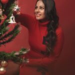 Chandini Tamilarasan Instagram – “Wishing you a magical Christmas that sparkles as bright as your Instagram feed! “ 🌟
📸 @irst_photography ✨
Mua @rajavelul ✨
Hairstylist @prem_hairstyle ✨
Assisted by @ramanna386 ✨

#chandinitamilarasan #chandini #actresschandini #photoshoot #sunday #love #vibes #weekendvibes #weekend #kollywood #tollywood #tollywoodactress #weekendmood #merrychristmas #merrychristmas🎄 #merrychristmas2023 #happyholidays #christmasmagic✨ #christmasdecor #christmastime #winterishere #2023