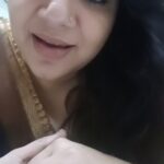 Chandra Lakshman Instagram – Cracked voice after a throat infection but I wanted to sing because this room had an echo effect.. So.. 😁
#moongirl #peeliyezhumveeshivaa #favouritesong