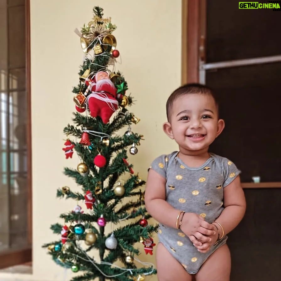 Chandra Lakshman Instagram - This is the season to be merry and our lil' Santa makes it merrier.. 🎅🎊🎄😘 #moongirl #ayaan #fundays #ourlilmunchkin #ourson Kochi, India