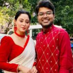 Chandrani Das Instagram - @anandabazarsocial present @cadburycelebrations_in উৎসবের মিষ্টিমুখ 🥰 @seanbanerjee.sb ❤️ @officialchanndranidas ❤️ #actor #life #festive #mood #durgapuja #cadburycelebrations #anandabazaronline #happy #moments #enjoy #viral #viralpost #trending 🥰❤️ South City Garden