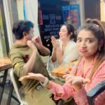 Chandrani Das Instagram - @sandysahaofficial fas geya 😂 #sarbaridas #sandysaha #friends #bankok Bangkok, Thailand