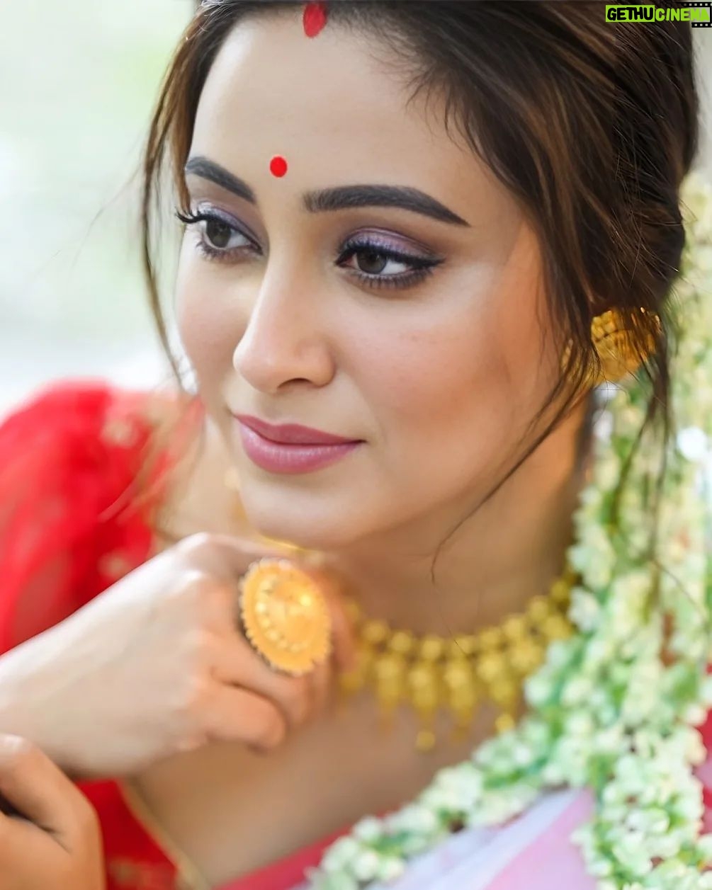 Chandrani Das Instagram - Smile 💞 . . Tanmay Biswas 👗 Babusona Saha 💄 Chandrani Das 🧚 Somnath Roy 📸 Gini Halder 💇♀️
