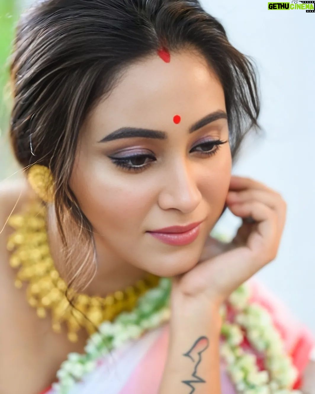 Chandrani Das Instagram - Smile 💞 . . Tanmay Biswas 👗 Babusona Saha 💄 Chandrani Das 🧚 Somnath Roy 📸 Gini Halder 💇♀️