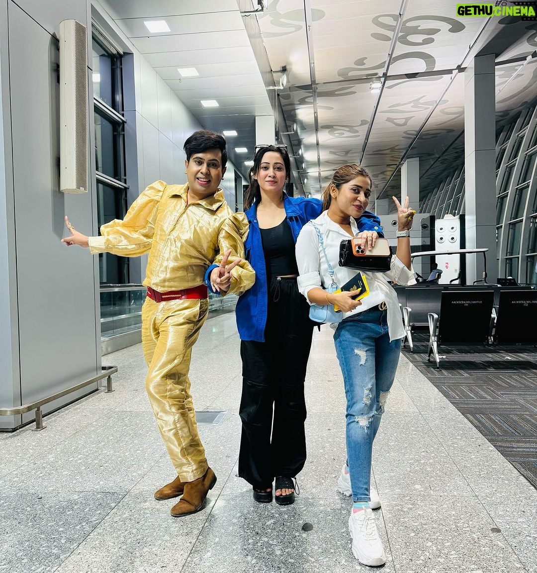 Chandrani Das Instagram - #thiland๐น๐ญ๐น๐ญ๐น๐ญ๐น๐ญ with @sandysahaofficial @sarbari__das fukett Bangkok