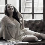 Chestha Bhagat Instagram - ये मुस्कुराहट भी बड़े कमाल की होती है… जितना बताती है उससे ज़्यादा छुपाती है 😊