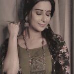 Chestha Bhagat Instagram - इश्क़ है तो शक कैसा, नहीं है तो हक कैसा “