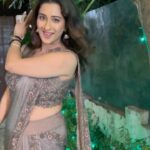 Chestha Bhagat Instagram - Aao huzoor ❤️ Styled @stylbyshreeyamongia Outfit @expressionistbyjaspreet Jwellery @suhana_art_and_jewels