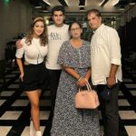 Chestha Bhagat Instagram - There's always something to be thankful for ❤️🧿😇 #familia #twinning #gratitude #grateful #happygurupurnima