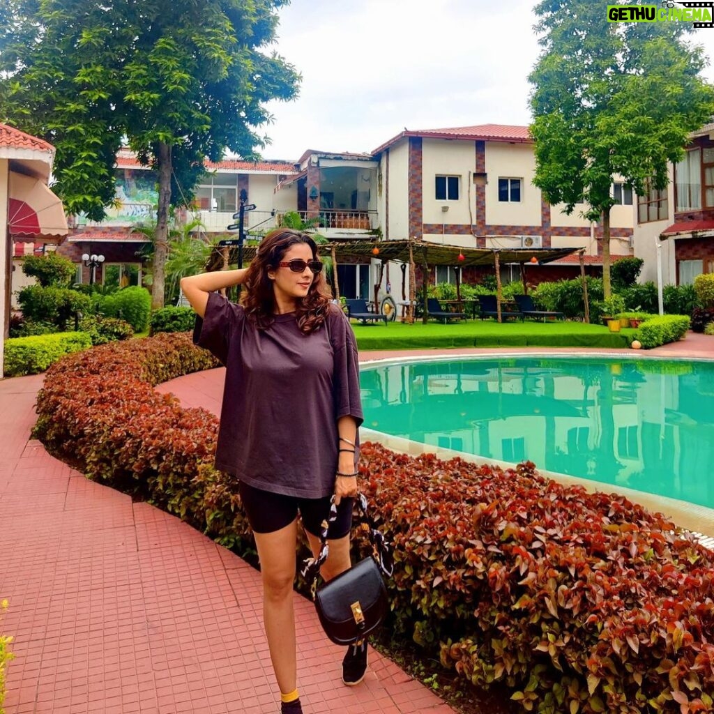 Chestha Bhagat Instagram - Travel is the healthiest addiction ❤️ One more soon #staytunned 🧿 @countryinn_tarikariverside @countryinn_resorts #jimcorbett