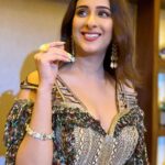 Chestha Bhagat Instagram - May your heart glow as bright as the Diyas this Diwali. HAPPY DIWALI 🪔 Styling: @shreeyamongia @stylbyshreeyamongia Outfit: @expressionistbyjaspreet Jewels: @suhana_art_and_jewels