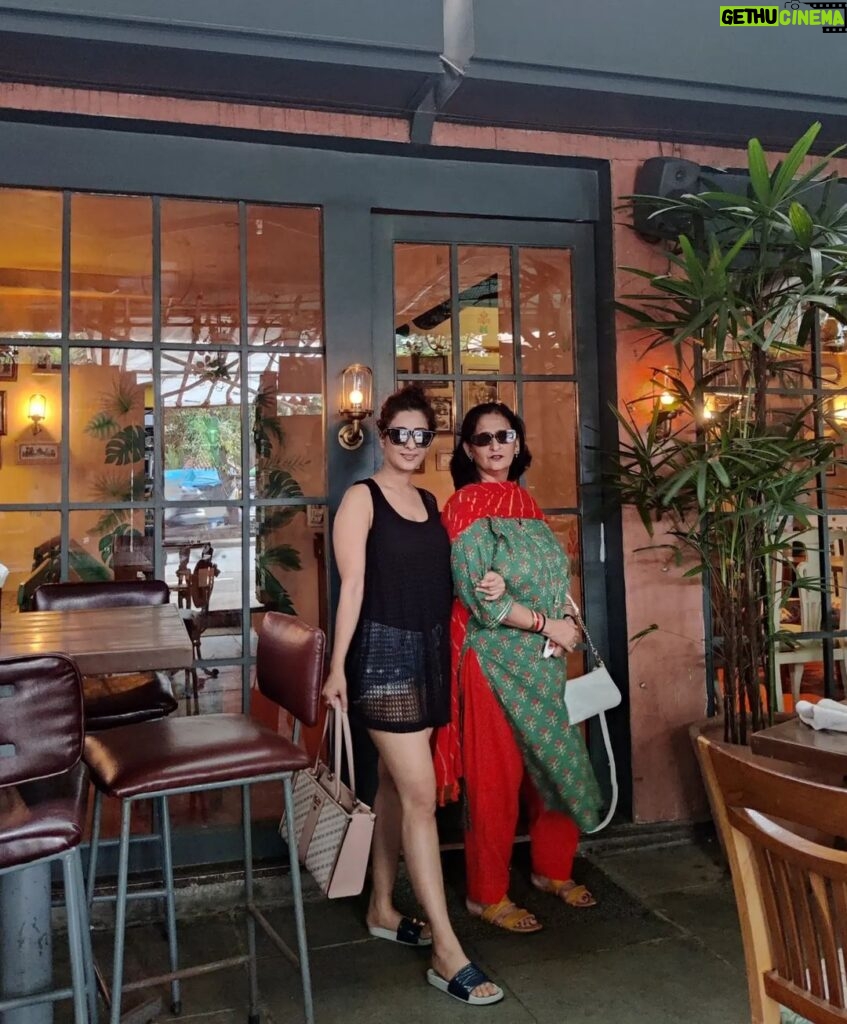 Chestha Bhagat Instagram - Mommy's day out ❤️🧿 @sangeetabhagatt #mommyinmumbai The Tanjore Tiffin Room