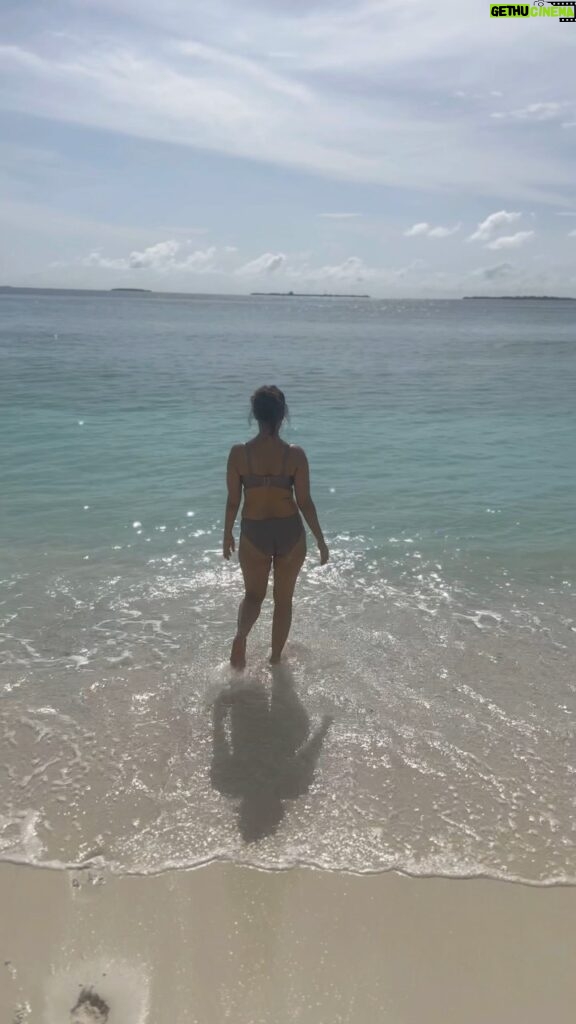 Chestha Bhagat Instagram - Take me back 👙🐬🐳 Maldives Beach