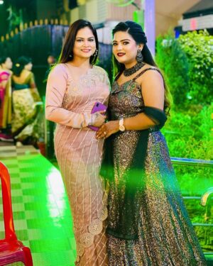 Chhandita Padhi Instagram - Meri Pyaari Behena 🩷
.
.
.
.
.
#sisterlove #sistergoals #pyaribehna #sisterhood #trendingpost #postoftheday #weddingseason #familyfunction