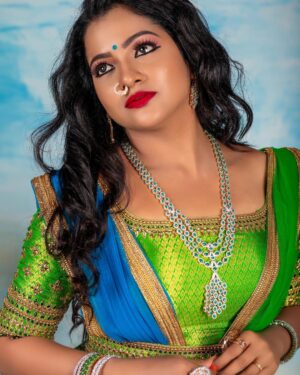 Chitra Instagram - @renuka_hairandmakeup 

Dress @lakshana_designer_studio

Jewellery @Chennai_jazz
Photography @picexlstudios