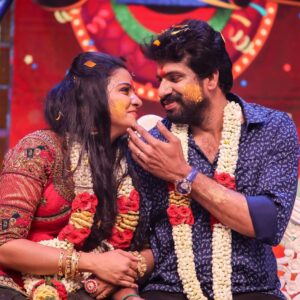 Chitra Instagram - Thank u @vijaytelevision for the beautiful memories 😍🥰😍. That  was really unexpected 😍 feeling blessed 😍🥰😍
Photography  @sankarkonvict 
Costume by @savinidii_official 
Jwellery @savinidii_jewellery