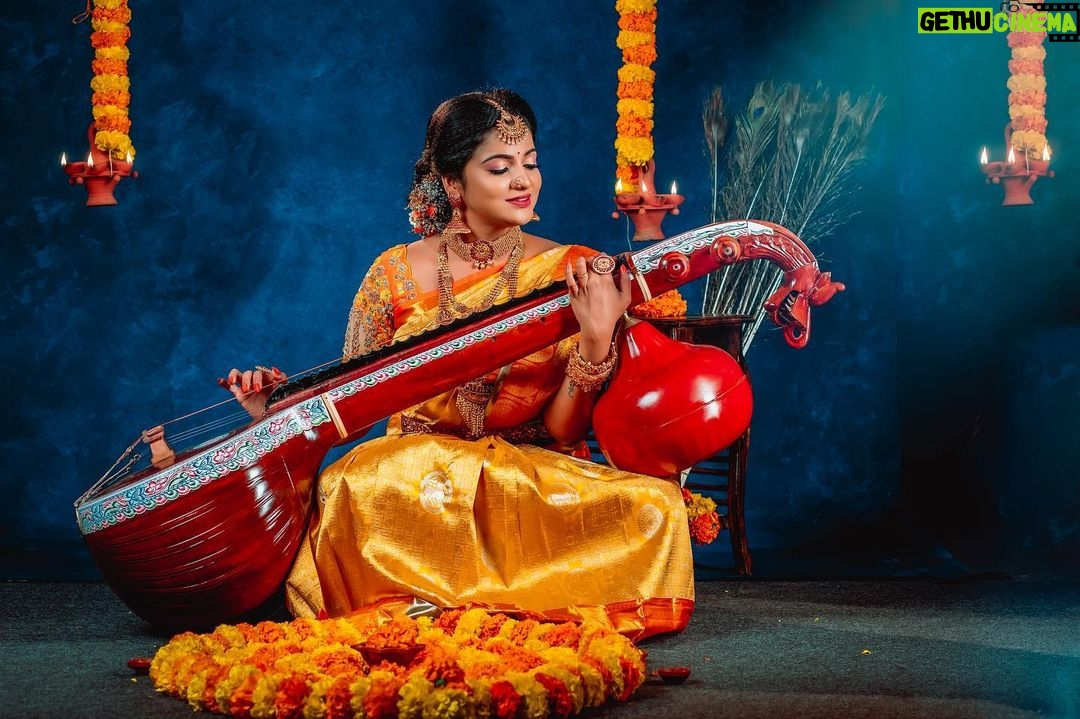 Chitra Instagram - Happy ayuthapooja darlings😍🥰😍 Mua: @renuka_hairandmakeup Saree: @grb_silks Blouse: @vy16studio Jewels: @chennai_jazz Photography: Prabhu @picexlstudios Video : @shiv_fotography Flowers: @weddingflowerjadai Concept and organised: @gracebhargavi