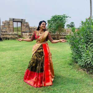 Chitra Instagram - Thank you so much for inviting me to this shop opening 😍🥰😍
Costume by @savinidii_official 
Jwellery @savinidii_jewellery
Saree by @useeshopapp
