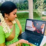 Chitra Instagram - க.பெ.ரணசிங்கம் கணவன் உடலை மீட்க போராடும் பெண் - நீண்ட நாட்களுக்குப் பிறகு ஒரு நல்ல படம் பார்த்த திருப்தி அதற்கு முக்கிய காரணம் #Aiswaryarajesh ன் அபாரமான நடிப்பு (மொத்த படத்தையும் தாங்கி, சுட்டெரித்து வசனம் பேசிய #அரியநாச்சி கதாபாத்திரம் ) அருமையான வசனங்களை தைரியமாக பேச வைத்த இயக்குனருக்கு பாராட்டுக்கள்... எந்த கதாபாத்திரம் கொடுத்தாலும் தனக்கே உரிய பாணியில் அசத்துபவர் விஜய் சேதுபதி கதாபாத்திரத்திற்கு கச்சிதமாக பொருந்திருக்கிறார். வாழ்ந்தாலும் தாழ்ந்தாலும்.. வீழ்ந்தாலும் உயர்ந்தாலும்.. அது என்றும் நம் மண்ணிலே என்று கடைசியில் தோன்ற வைத்த படம்.. படக்குழுவினர் அனைவருக்கும் மனமார்ந்த வாழ்த்துக்கள்💐 @kjr_studios @zeeplexofficial WATCH IT ON @ZEEPLEXOFFICIAL Book your tickets through www.kprmovie.com