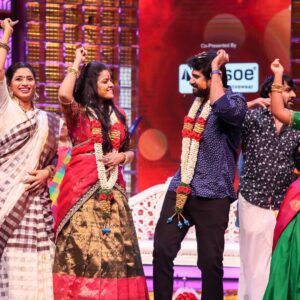 Chitra Instagram - Thank u @vijaytelevision for the beautiful memories 😍🥰😍. That  was really unexpected 😍 feeling blessed 😍🥰😍
Photography  @sankarkonvict 
Costume by @savinidii_official 
Jwellery @savinidii_jewellery