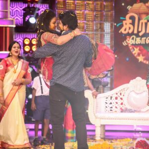 Chitra Instagram - Thank u @vijaytelevision for the beautiful memories 😍🥰😍. That  was really unexpected 😍 feeling blessed 😍🥰😍
Photography  @sankarkonvict 
Costume by @savinidii_official 
Jwellery @savinidii_jewellery