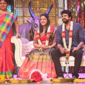 Chitra Instagram - Thank u @vijaytelevision for the beautiful memories 😍🥰😍. That  was really unexpected 😍 feeling blessed 😍🥰😍
Photography  @sankarkonvict 
Costume by @savinidii_official 
Jwellery @savinidii_jewellery