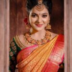 Chitra Instagram - Mua : @laavi_me @lavanya_makeupartist Photography : @artsystudios.india Outfits : @mabia_mb @bollinenisilks Organised : @wedding.destination.chennai Jewellery : @wowbridaljewel