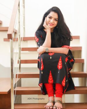 Chitra Instagram - Good morning, make positive thoughts and enjoy every moment of this day!