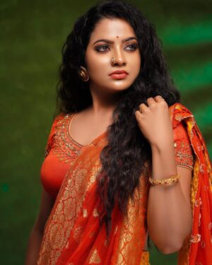 Chitra Instagram - Mua : @laavi_me @lavanya_makeupartist
Photography : @artsystudios.india 
Outfits : @naziasyedofficial 
Organised : @wedding.destination.chennai
Jewellery : @wowbridaljewel