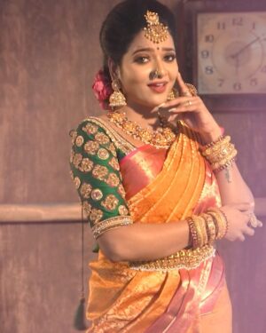 Chitra Instagram - @mxtakatak @ehaproductionz 😍🥰😍

Mua : @laavi_me @lavanya_makeupartist
Photography : @artsystudios.india 
Outfits : @mabia_mb @bollinenisilks 
Organised : @wedding.destination.chennai
Jewellery : @wowbridaljewel