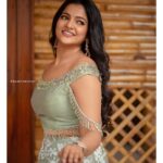 Chitra Instagram – Mua : @makeupibrahim 
Mua asst: @khadaryasin_hairstylist 
Hairstylist: @sabitha_seenu_hairstylist 
@gopinathyashica 
Clicks: @maheshwarun.photography 
Wardrobe: @savinidii 
Jewellery: @savinidiijewellery
Styling: @thoorigaikabilan 
@thoorigaiie 
Venue: @idt_chennai