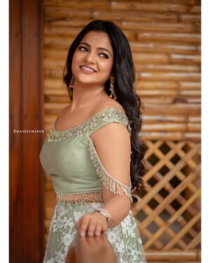 Chitra Instagram - Mua : @makeupibrahim 
Mua asst: @khadaryasin_hairstylist 
Hairstylist: @sabitha_seenu_hairstylist 
@gopinathyashica 
Clicks: @maheshwarun.photography 
Wardrobe: @savinidii 
Jewellery: @savinidiijewellery
Styling: @thoorigaikabilan 
@thoorigaiie 
Venue: @idt_chennai