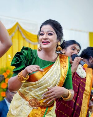 Chitra Instagram - Event tym @ erode 

Pro and Photography @solamedia_starz
Saree @valarweddingsarees 
Blouse @zaraglamzfit 
MUA @makeupartistkalai