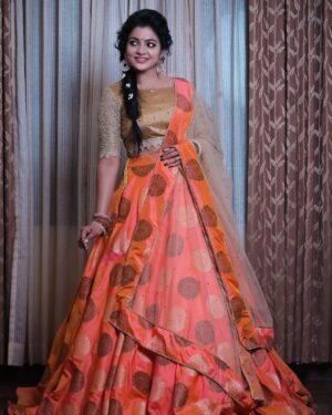 Chitra Instagram - Photography @solamedia_starz team

Costume @priyankaperumalfashion @aknayfashion

Mua @chithra_skmakeover