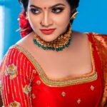 Chitra Instagram - Mua : @laavi_me @lavanya_makeupartist Photography : @artsystudios.india Outfits : @mabia_mb @bollinenisilks Organised : @wedding.destination.chennai Jewellery : @wowbridaljewel
