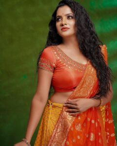 Chitra Instagram - Mua : @laavi_me @lavanya_makeupartist Photography : @artsystudios.india Outfits : @naziasyedofficial Organised : @wedding.destination.chennai Jewellery : @wowbridaljewel