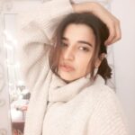Chitra Shukla Instagram - 💕Love this #gulabiwinter #winter #time #swipeleft #chitrashukla India