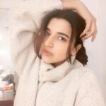 Chitra Shukla Instagram - 💕Love this #gulabiwinter #winter #time #swipeleft #chitrashukla India