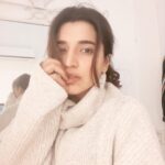 Chitra Shukla Instagram - 💕Love this #gulabiwinter #winter #time #swipeleft #chitrashukla India