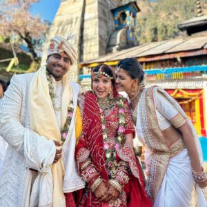 Chitra Shukla Instagram - 08/12/2023 Mere Yaar ki Shaadi Hain….

Cant believe you got Married Ch 
And I actually witnessed your wedding and played the role i have played all my life for you 

Main hu toh tujhe fir aur kya chahiye 🤪
 
I wish you all more Love Happiness Peace eace with this new beginnings in Life 
I want to see you happier and really proud of the way you handled it all so far 
I loveeeeeeee You and am there for you the way i have always been 🫂