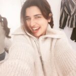 Chitra Shukla Instagram - 💕Love this #gulabiwinter #winter #time #swipeleft #chitrashukla India