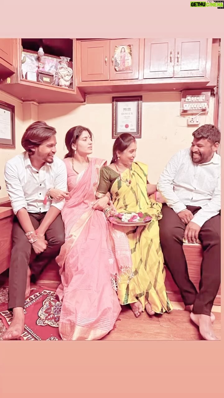 Chitra Shukla Instagram - I love unconditionally my #brother #sister Happy bhai dooj meri pyari behana #didi #yogitadidi #chunchun #didi #bhaidooj mere bhai #yogendra #bbu #bhaiya #didi @chitrashuklaofficial @yogendrashukla725 #bhabhi @pretty_preet1993 #shubhamshukla #kanavshukla @starkanav #chitrashukla #happybhaidooj ❤️✨ #brothersisterlove @shuklafamilylove #shuklafamily #love Indore, India