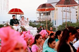 Chitra Shukla Instagram - Glimpses of Grand Procession of our Wedding 😊🥰♥️✨on #111223 

#vcwedding #vaibhikaupadhyay #chitrashuklaupadhyay #chitrashukla #vc #weddingtime #bestever #shadi #withallrituals 

@weddingbellsphotography 
@sonichawla_makeovers @neume_salons @rs_sonalbridalmehandi @krystalfashionjewellery