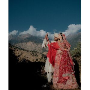 Chitra Shukla Instagram - VAIBHAV&CHITRA

Payr sucha ho toh sab possible hai❤
Triyuginarayan is a well known hindu pilgrimage located in the Rudraprayag district of Uttrakhand. When Chitra and Vaibhav decided to get married at triyuginarayan we were like is it possible? They said it is possible and here they are. When you dream of marrying at the place where Shiva and Parvati got married and you are marrying in reality emotional moments. It was a Pure Bliss...

Shot on: @canonindia_official 

#intimatewedding #destinationwedding #couple #bride #weddingsutra #weddingwire #northindianwedding