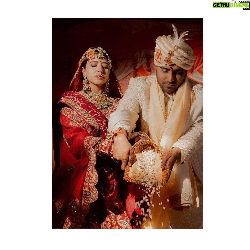 Chitra Shukla Instagram - VAIBHAV&CHITRA Payr sucha ho toh sab possible hai❤ Triyuginarayan is a well known hindu pilgrimage located in the Rudraprayag district of Uttrakhand. When Chitra and Vaibhav decided to get married at triyuginarayan we were like is it possible? They said it is possible and here they are. When you dream of marrying at the place where Shiva and Parvati got married and you are marrying in reality emotional moments. It was a Pure Bliss... Shot on: @canonindia_official #intimatewedding #destinationwedding #couple #bride #weddingsutra #weddingwire #northindianwedding Triyuginarayan Temple