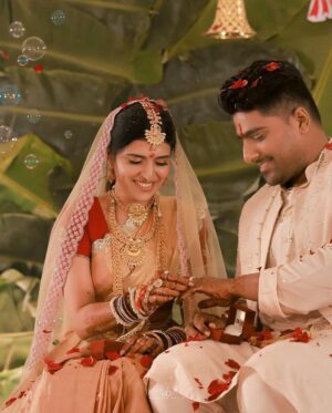 Chitra Shukla Instagram - Engagement day 💍 💍 
#monday #4thdecember2023 #vcwedding #vaibhavupadhyay #chitrashukla #vc #chitrashuklaupadhyay #vaichi #vaibhavchitra #wedding