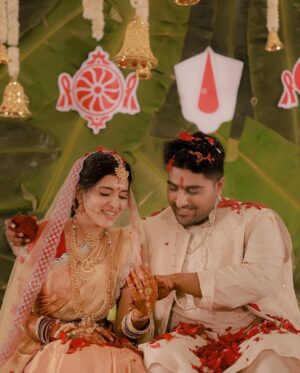 Chitra Shukla Instagram - Engagement day 💍 💍 
#monday #4thdecember2023 #vcwedding #vaibhavupadhyay #chitrashukla #vc #chitrashuklaupadhyay #vaichi #vaibhavchitra #wedding